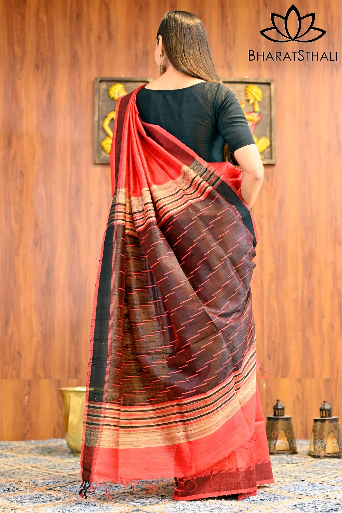 Red And Black Pure Raw Silk Handloom Saree - Image 2